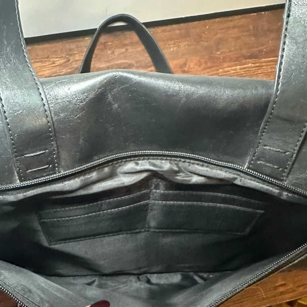 Kenneth Cole Reaction‎ Black Laptop Messenger Bag.
